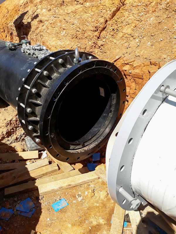 Nova Siria Multigrip on 800mm OD PE pipe with DN750