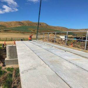Landspan Bridge outer beams being placed alternatively after the centre beams